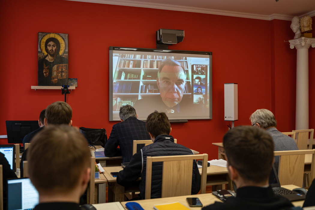 Профессор Оливье Бульнуа рассказал студентам об учении апостола Павла в контексте средневековой философии