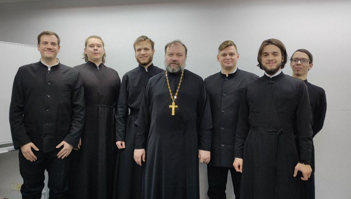 Священник Павел Сержантов провел занятия для Миссионерского института и семинаристов в Екатеринбурге