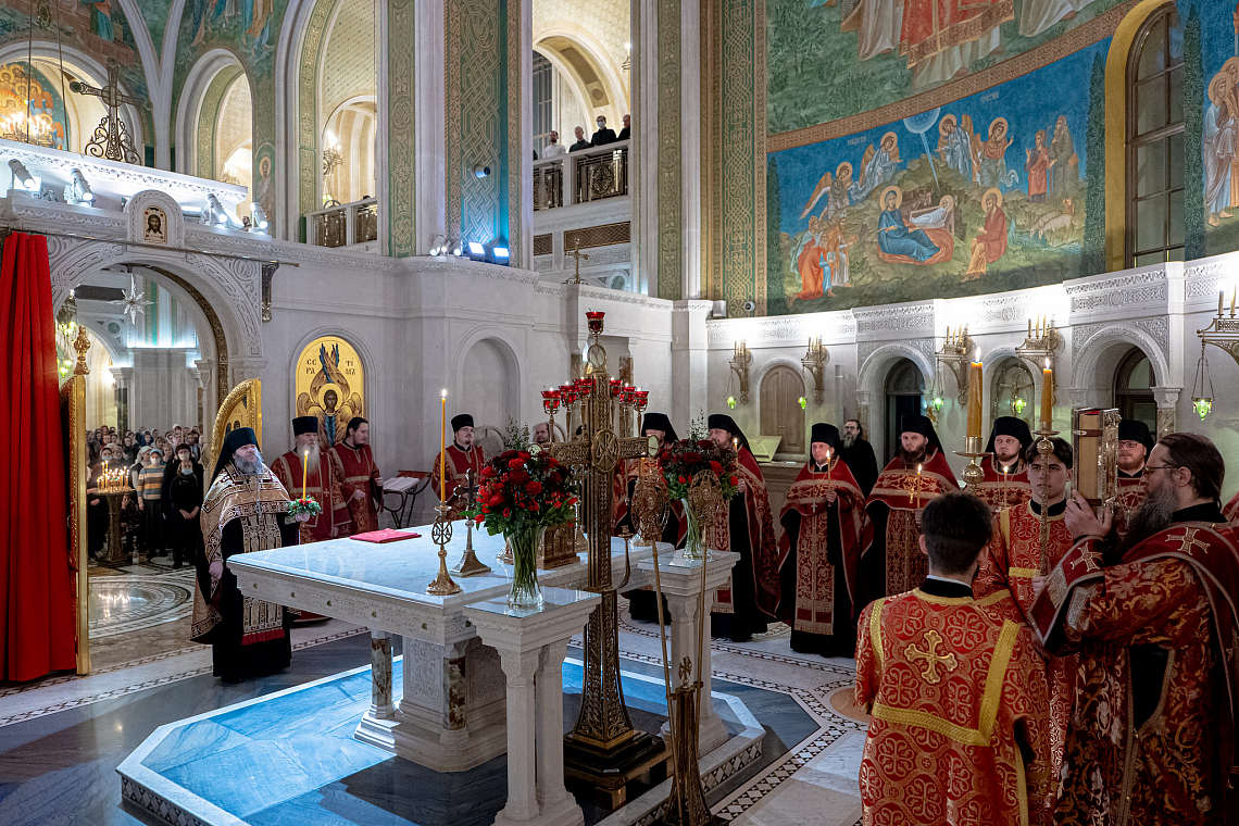 В престольный праздник Сретенского монастыря студенты Академии молились в новом соборе обители