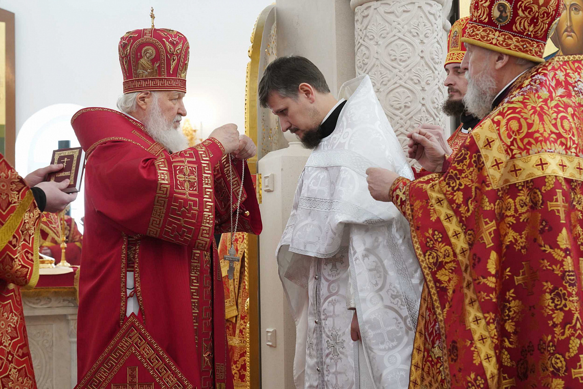 Святейший Патриарх Кирилл совершил пресвитерскую хиротонию магистранта Академии 