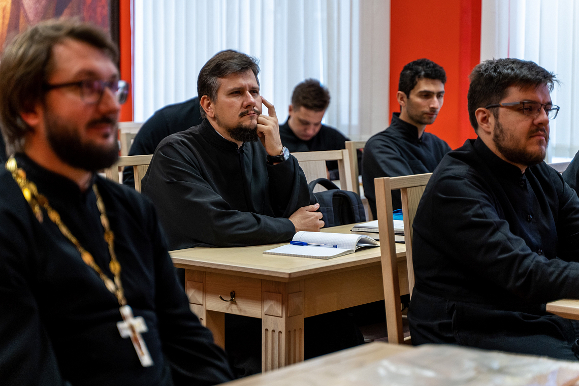 «Я стал не верующим, а знающим»: монах Киприан (Бурков) провел занятие с обучающимися 4 курса