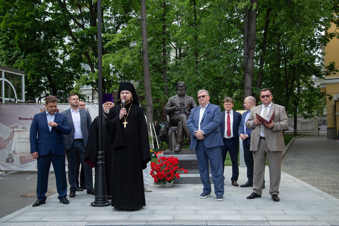 Преподаватель СДА иеромонах Лавр (Архипов) принял участие в церемонии открытия аллеи К.Д. Ушинского рядом с главным корпусом МПГУ